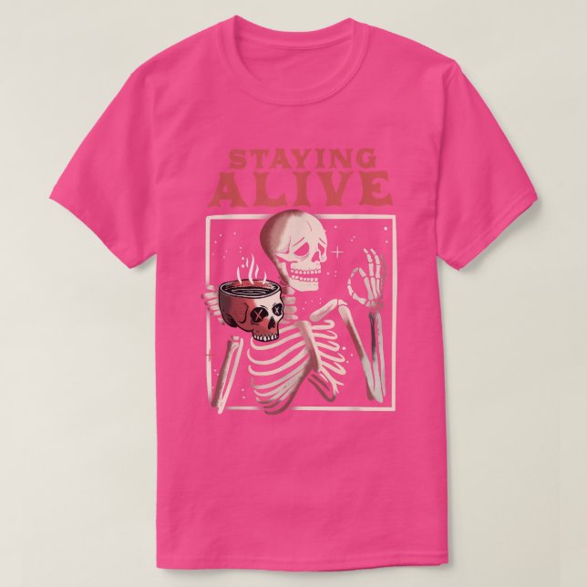 Camiseta Ficando Vivo Bebendo Skeleton Café Sobrevoado (Frente do Design)