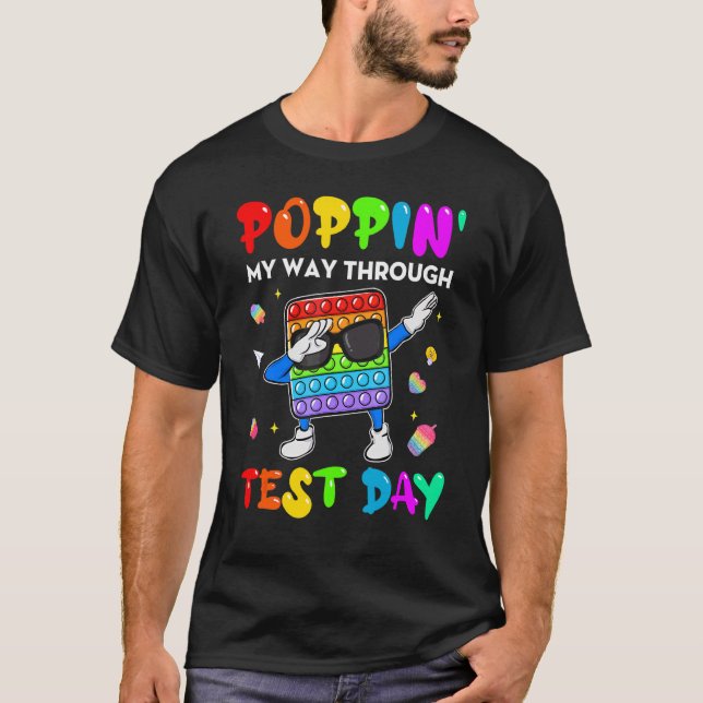 Camiseta Fidget Popit 'Poppin' My Way Through Test Day Stud (Frente)