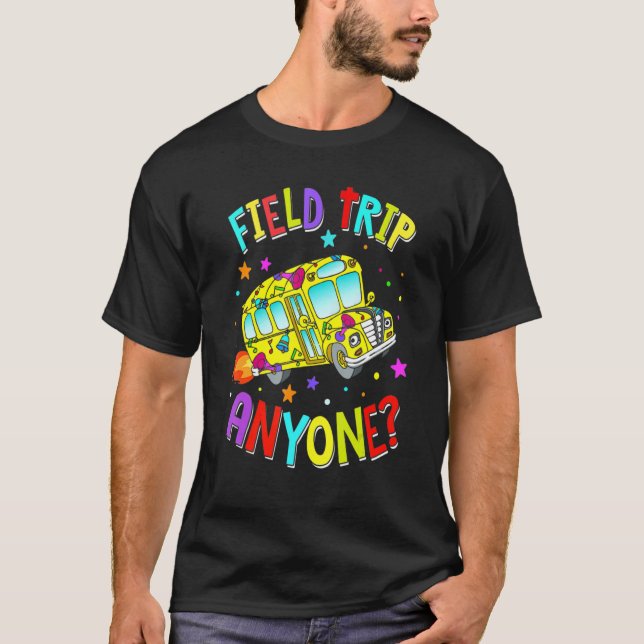 Camiseta Field Trip Anyone Teacher Teaching School Bus Back (Frente)