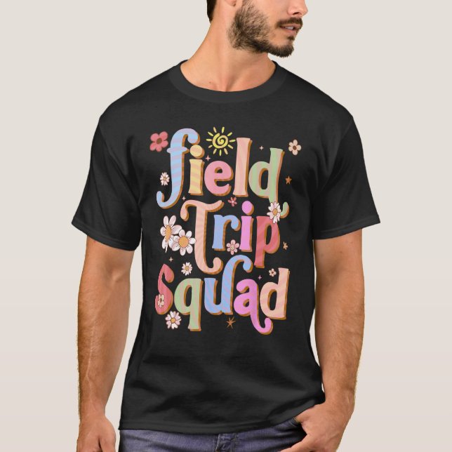 Camiseta Field Trip Squad Groovy Retro Field Day 2023 Teach (Frente)