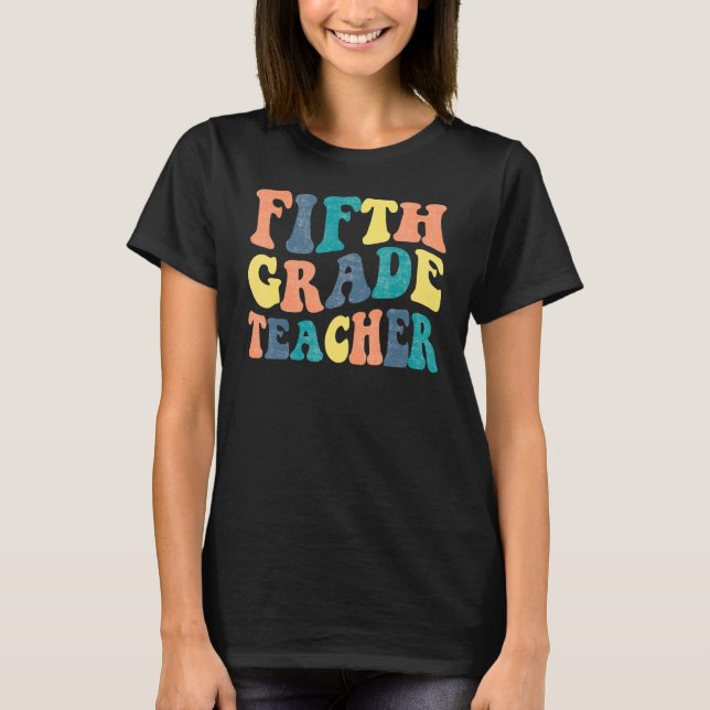 Camiseta Fifth Grade Teacher Groovy First Day Of School (Frente)