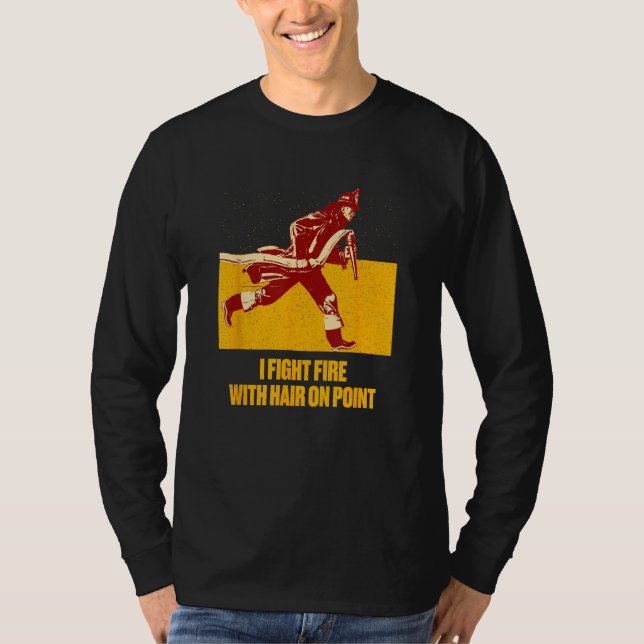 Camiseta Fights Fire Hair on Point  Firefighter Humor Firem (Frente)