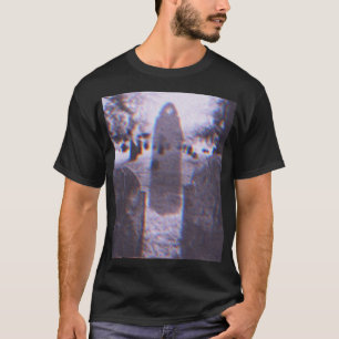 Camiseta Figura de bloqueio preto no cemitério