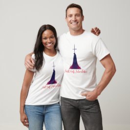 Camiseta Figura misteriosa encapuzada com cruz
