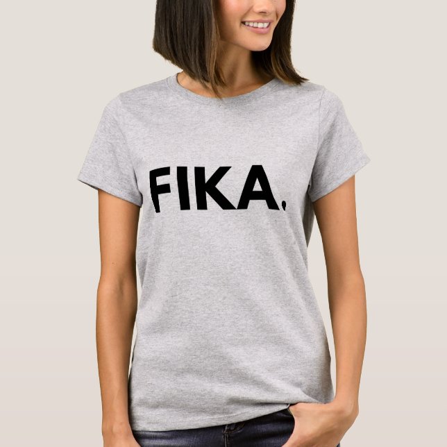 Camiseta FIKA. T-shirt em negrito (Frente)