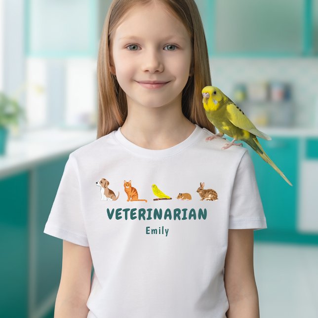 Camiseta Fila de Animais Veterinário Infantil Brincadeira d (Disclaimer: This image is a digital mockup.)