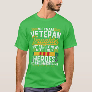 Camiseta Filha de Veterano do Vietnã Maioria das Pessoas vi