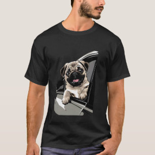 Camiseta Filhote de Pug Espiando pela Janela do Carro. Aman