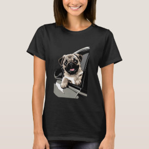 Camiseta Filhote de Pug Espiando pela Janela do Carro. Aman