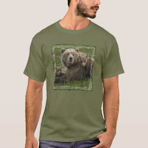 Camiseta Filhotes de Urso Pardo se Aconchegando com a Mãe