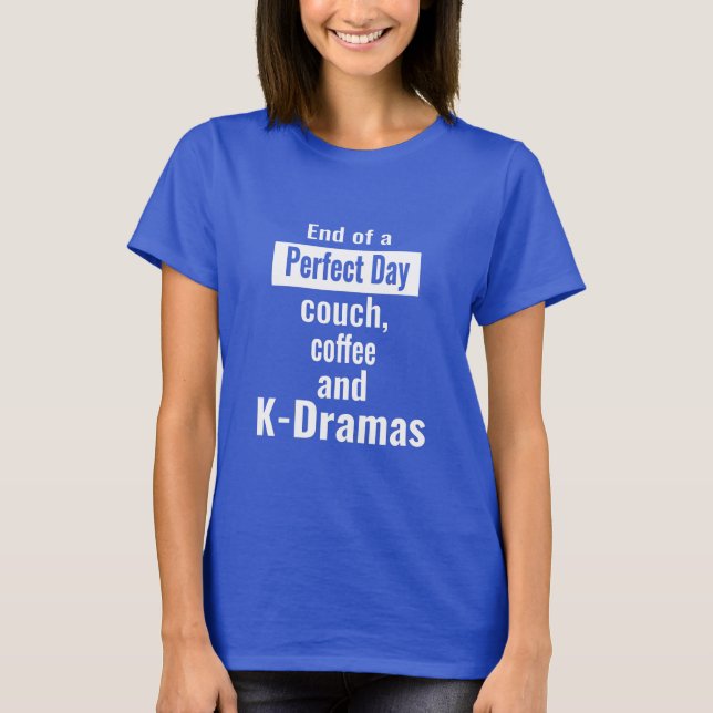 Camiseta Fim do dia perfeito - sofá, café e K-Dramas (Frente)