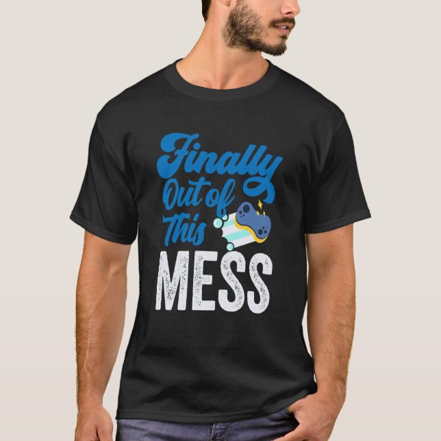 Camiseta Finally Out Of This Mess Pensioner Retiree Retirem (Frente)