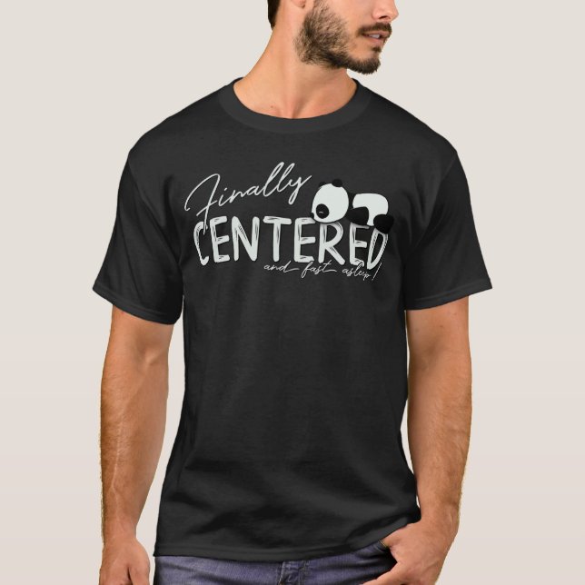 Camiseta Finalmente Centrado E Rápido Como Adormecido Ioga  (Frente)