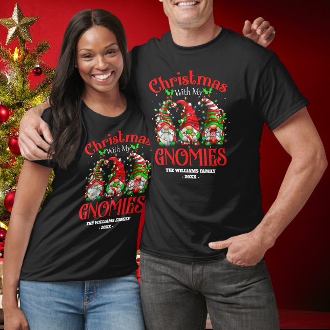 Camiseta Finalmente, Natal Com Minha Família Gnomies Corres (Criador carregado)