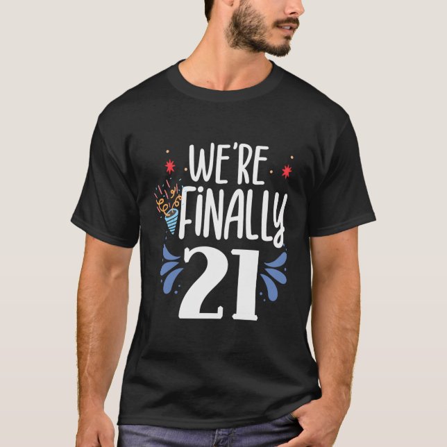 Camiseta Finalmente Somos 21 Gêmeos Gêmeos Gêmeos No Aniver (Frente)