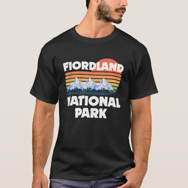 Camiseta Fiordland National Park Nova Zelândia Tourist Hiki (Frente)