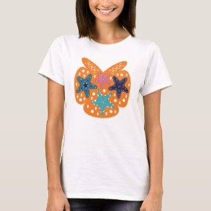Camiseta Fios coloridos com fundo cor de laranja.