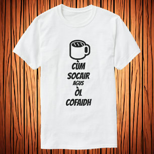 Camiseta Fique calmo e beba café em Scots Gaelic