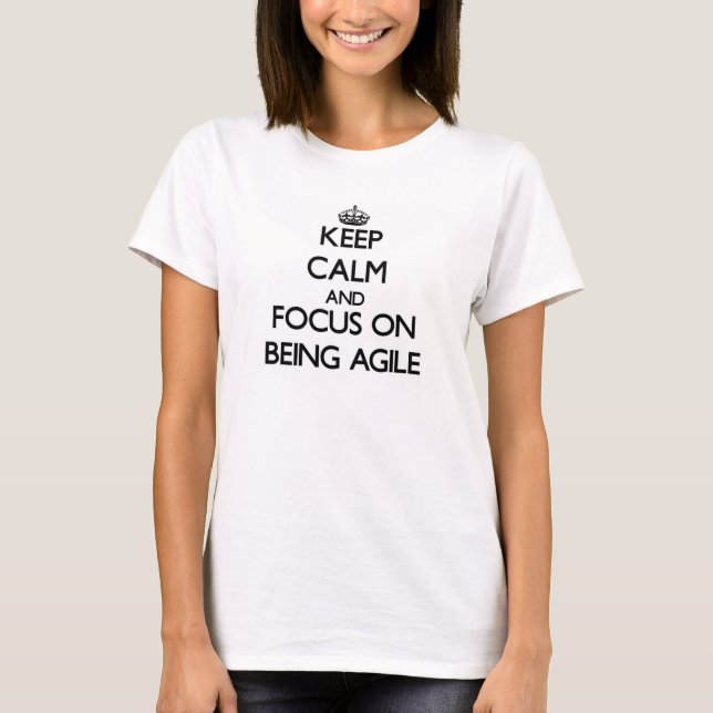 Camiseta Fique calmo e concentre-se em ser ágil (Frente)