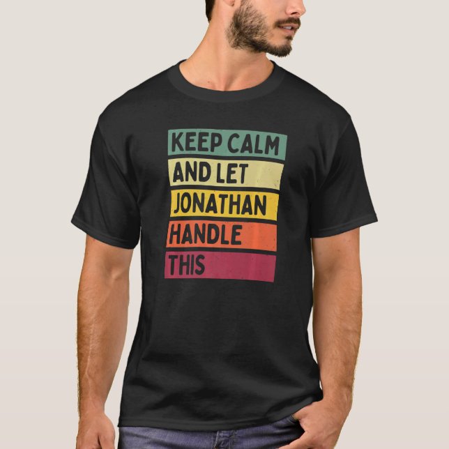 Camiseta Fique Calmo E Deixe O Jonathan Lidar Com Esta Quot (Frente)