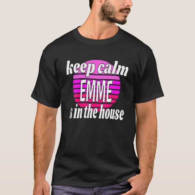 Camiseta Fique Calmo, Emme Está No Nome Da Casa (Frente)