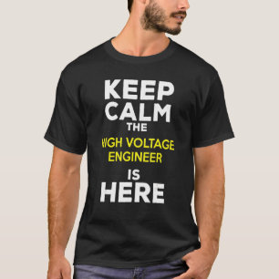 Camiseta Fique Calmo O Engenheiro De Alta Voltagem Está Aqu