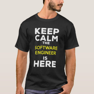 Camiseta Fique Calmo O Engenheiro De Software Está Aqui