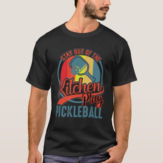 Camiseta Fique Fora Da Cozinha Jogue Pickleball Hum (Frente)