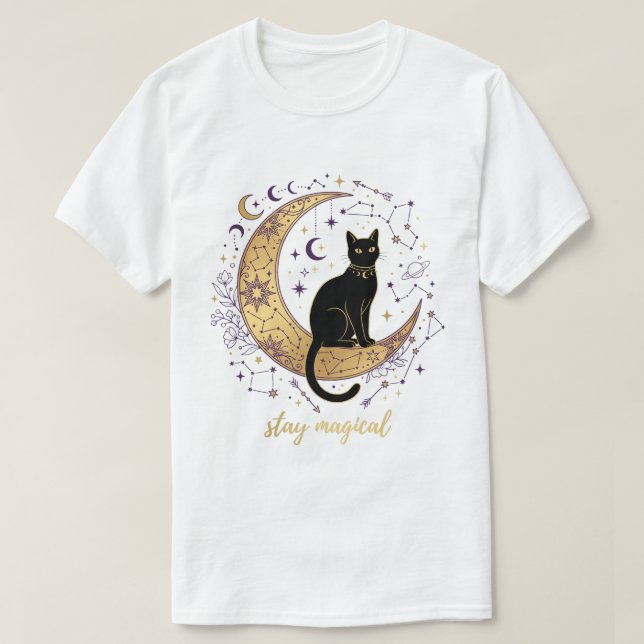 Camiseta Fique Mágico Gato Preto Lua Celestial Witchy  (Frente do Design)