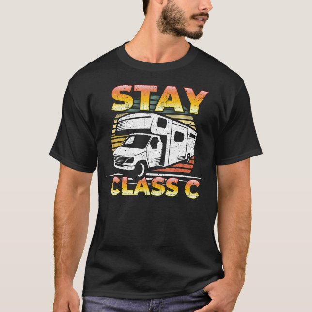 Camiseta Fique na Classe C com Camping de Rv Classudo - Pia (Frente)