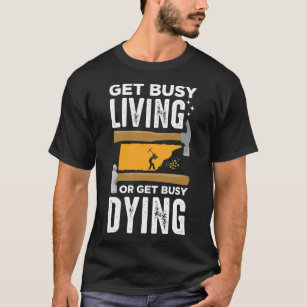 Camiseta Fique ocupado vivendo ou fique ocupado morrendo de