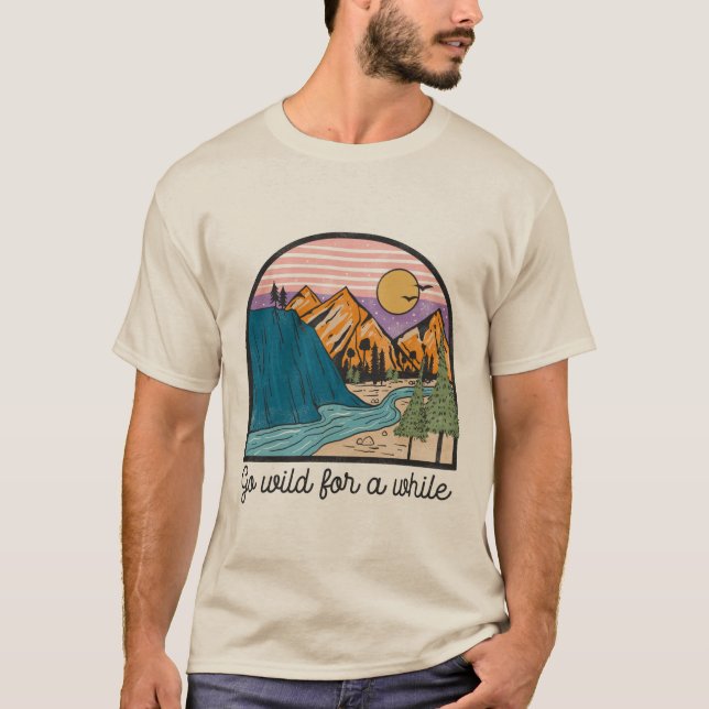 Camiseta Fique selvagem por um tempo, adventure T-shirt (Frente)