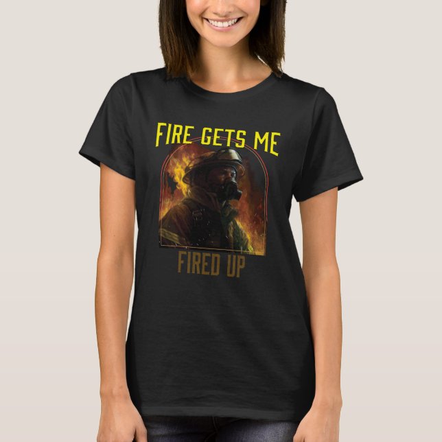 Camiseta Fire Gets Me Fired Up Fire Rescue Firefighting Fir (Frente)