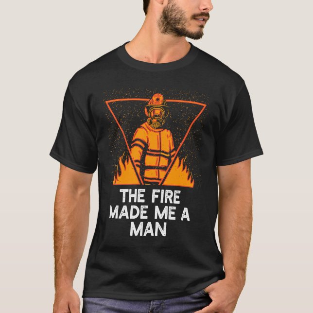 Camiseta Fire Made Me A Man Firefighter Sayings Fireman Quo (Frente)