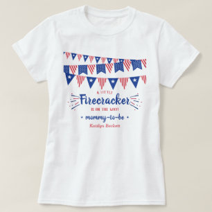 Camiseta Firecracker A Caminho! chá de fraldas De 4 De Julh