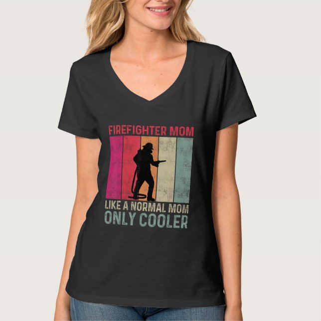 Camiseta Firefighter Mom Like A Normal Mom Only Cooler Moth (Frente)