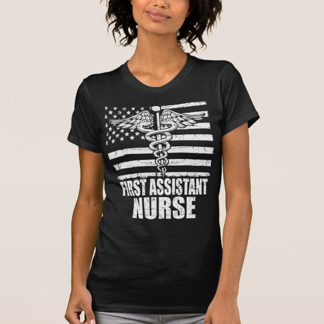 Camiseta First Assistant Nurse American Flag (Frente)