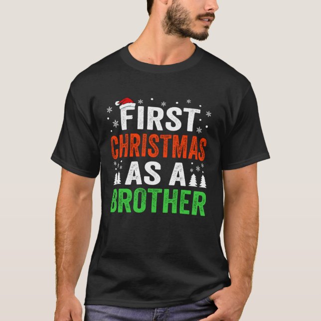Camiseta First Christmas As A Brother 1st Christmas Newborn (Frente)