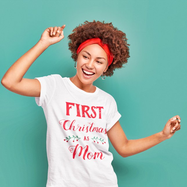 Camiseta First Christmas as Mom family matching red text (Criador carregado)