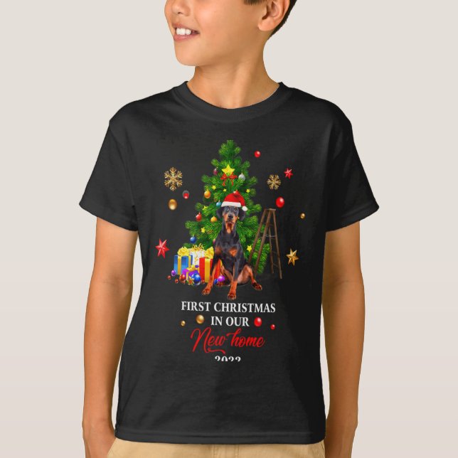 Camiseta First Christmas In Our New Home Xmas Dorberman T S (Frente)