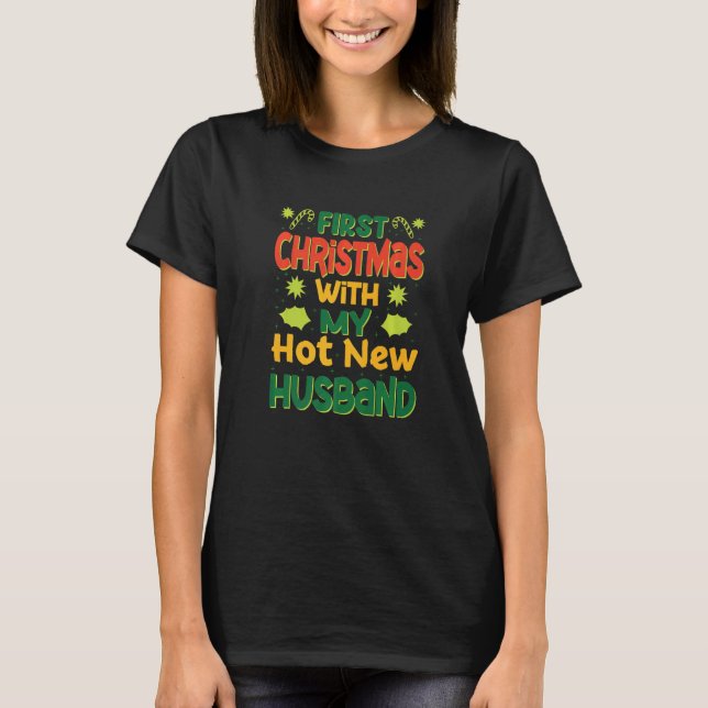 Camiseta First Christmas With My Hot New Husband  Married C (Frente)