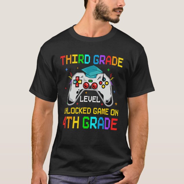 Camiseta First Day 4th Grade Unlocked Game On Goodbye Third (Frente)