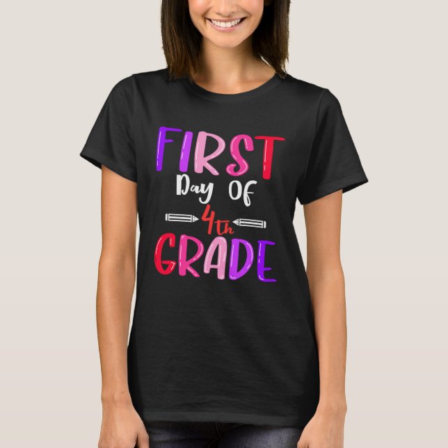 Camiseta First Day Of 4th Grade Back To School Students Fou (Frente)