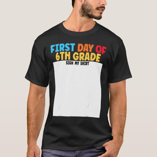 Camiseta First Day of 6th Grade Sign My  Graduation (Frente)