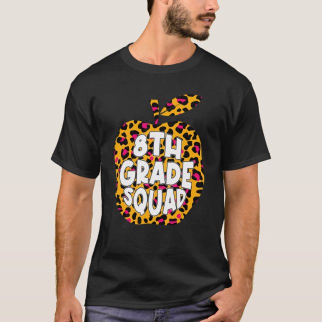 Camiseta First Day School 8th Grade Squad Leopard Back Scho (Frente)