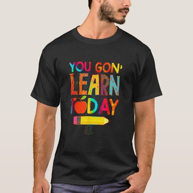 Camiseta First Day You Gon Learn Today Teacher  Back To Sch (Frente)