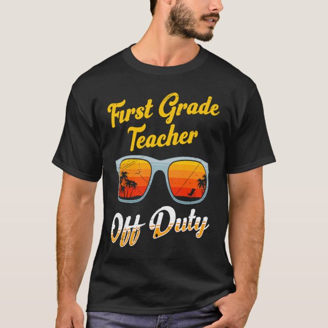 Camiseta First grade class teacher off duty holiday teacher (Frente)