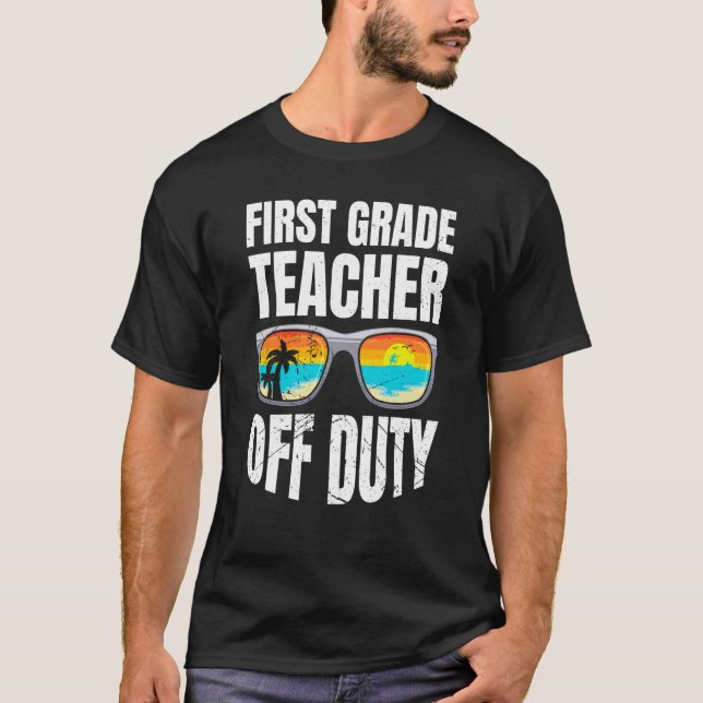 Camiseta First grade class teacher off duty holiday teacher (Frente)