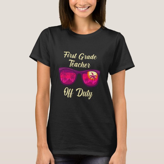 Camiseta First grade class teacher off duty holiday teacher (Frente)