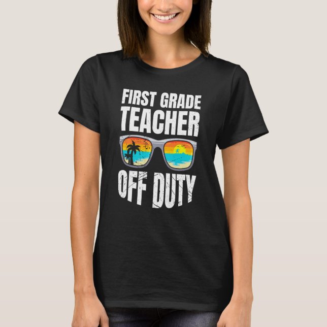 Camiseta First grade class teacher off duty holiday teacher (Frente)